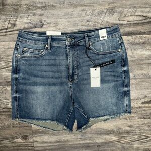 Judy Blue Jean shorts BNWT with tummy control